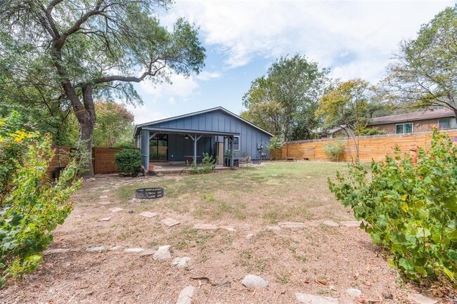 Building Photo - 802 Prince Valiant Dr