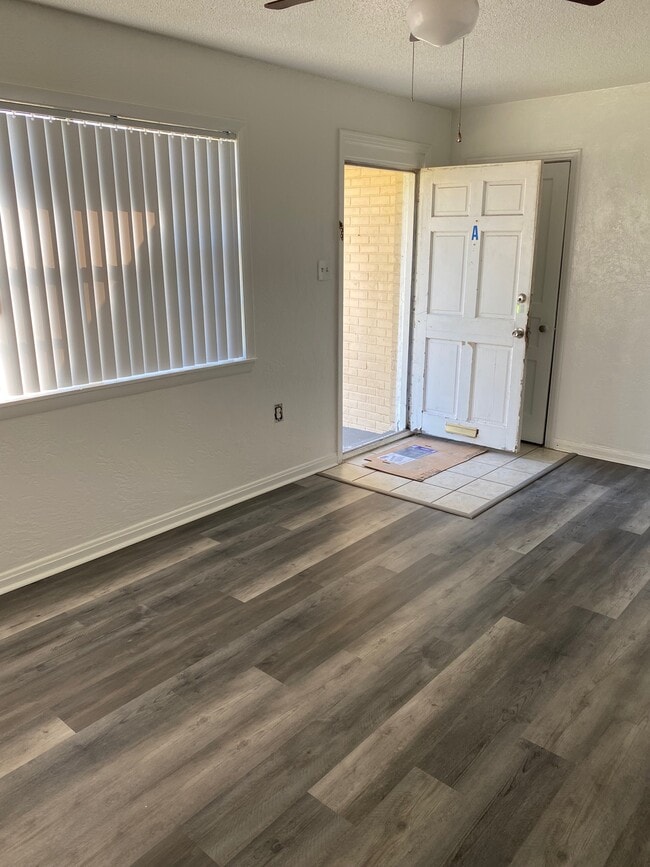 Building Photo - 39 Byron Ellinor Dr