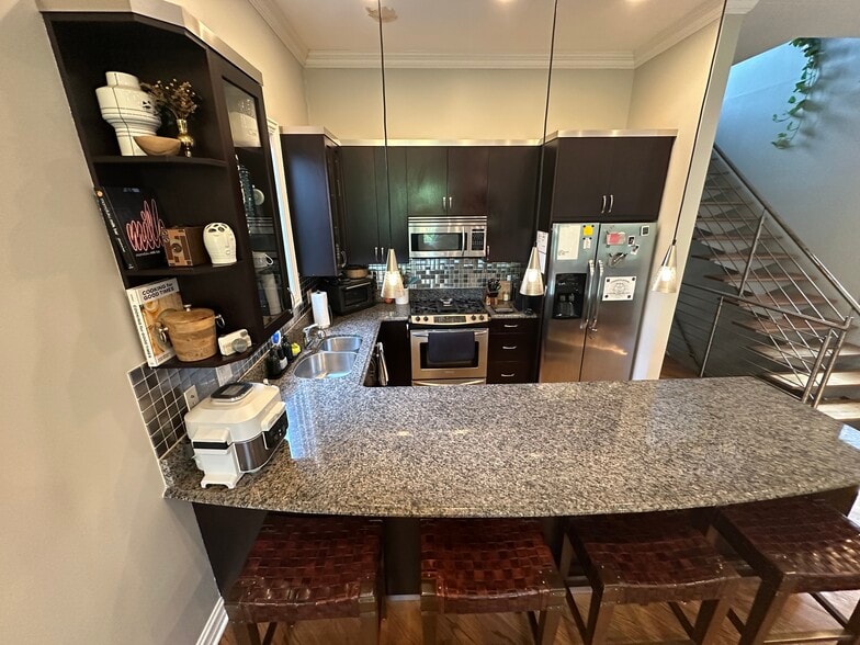 Kitchen - 2651 W Haddon Ave