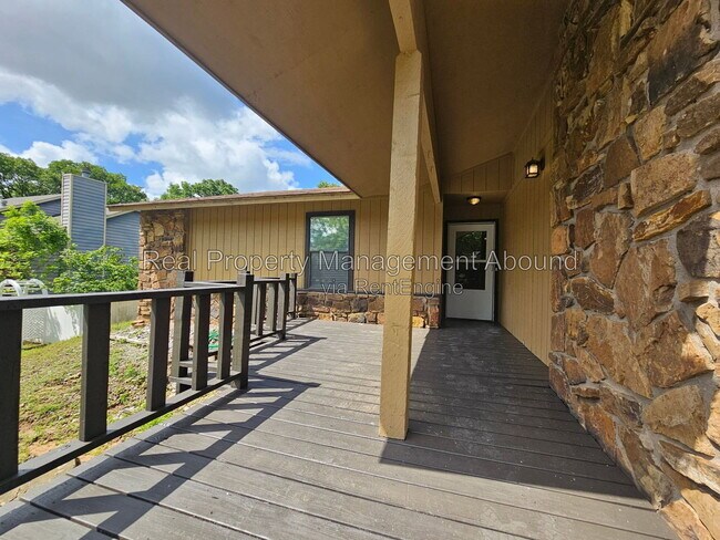 Building Photo - 18341 Woodcrest Ln