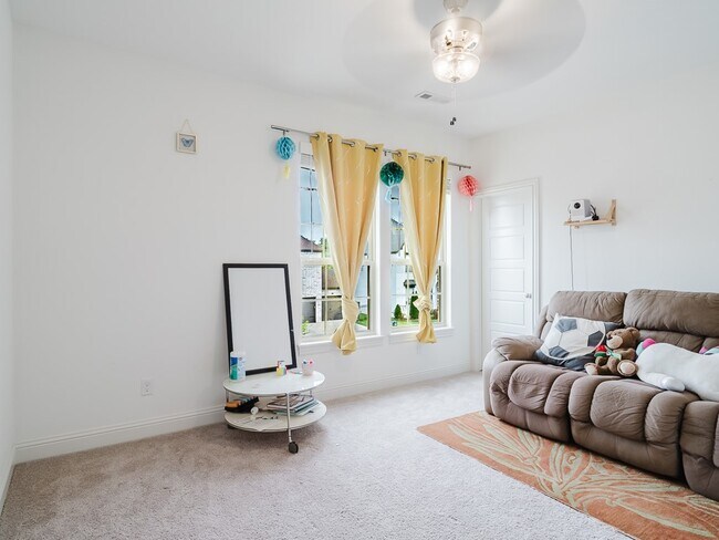 Building Photo - 5201 SW Kemptown Pl