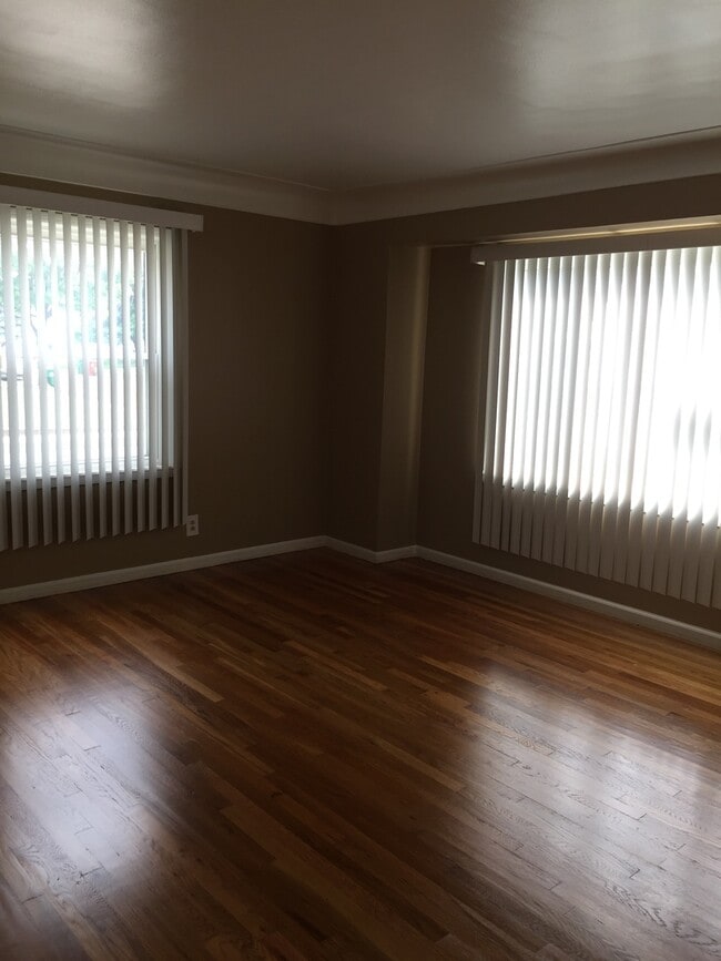 Building Photo - A Charming 3 Bedroom Bungalow, Hardwood Floors, Fenced in Backyard