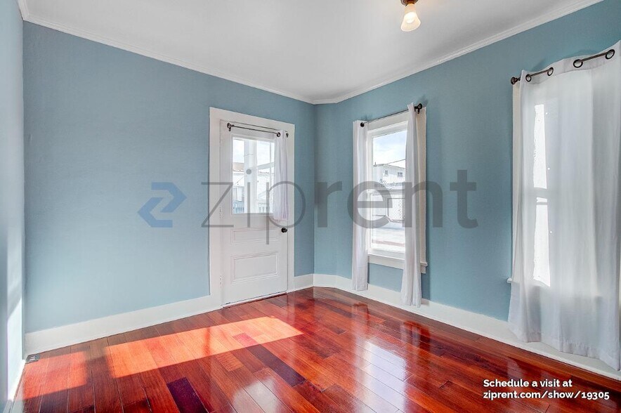 Building Photo - Unit B