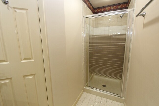 Building Photo - 3333 Deer Hollow Dr