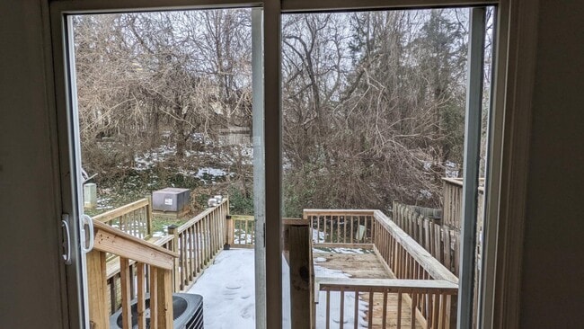 Building Photo - 829 Gallows Ct