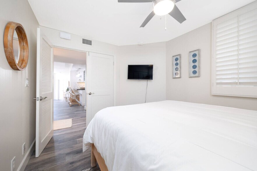 Building Photo - 376 San Antonio Ave