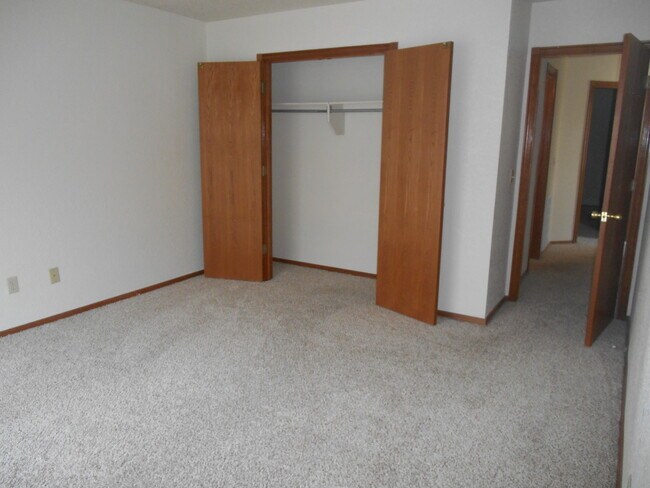 Building Photo - 3320-3322 Ridgecrest Cir