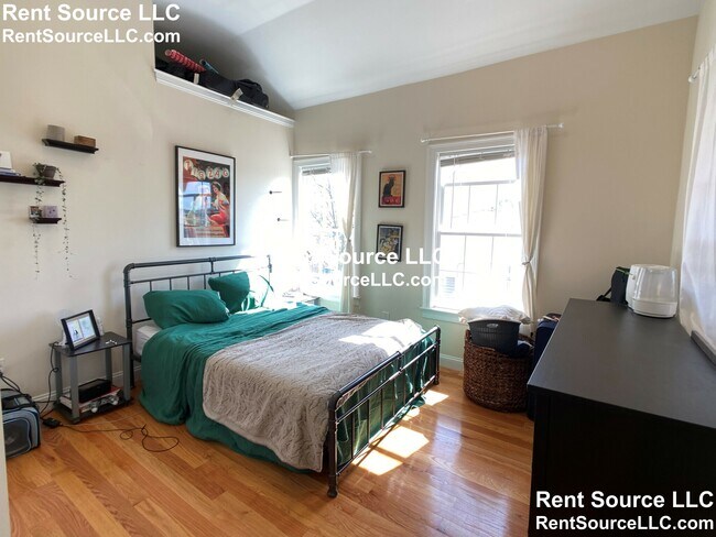 Building Photo - 14 Flint St