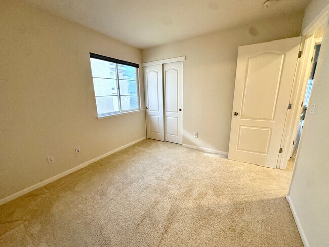 Building Photo - Coming Soon! Charming 3-Bedroom Hamilton Home