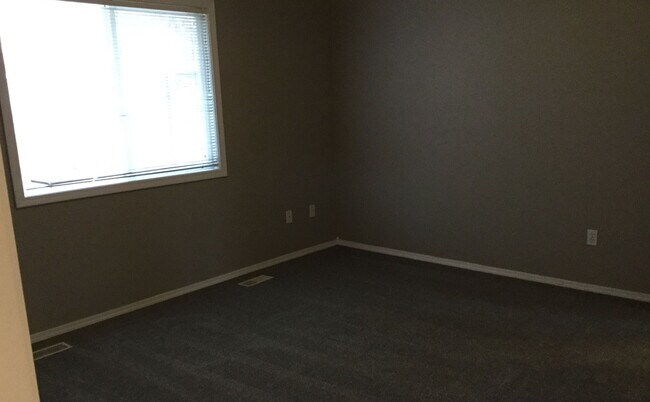 Building Photo - Welcome to this charming 3 bedroom, 2 bathroom home in Boise, ID.