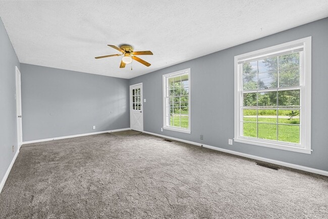 Building Photo - 3 Bedroom Pet Friendly Home For Rent!