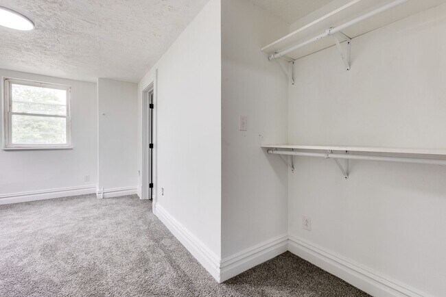 Building Photo - Fully Renovated 3BR/2BA Gem in the Heart o...