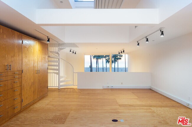 Building Photo - 11 Brooks Ave