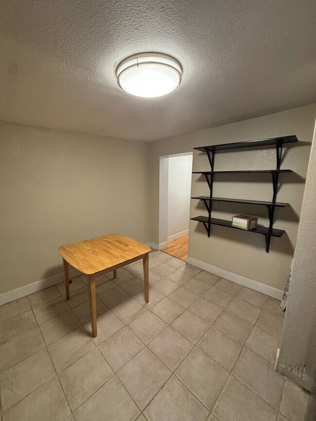Building Photo - Updated 1 Bed/1 Bath Duplex in Lohi