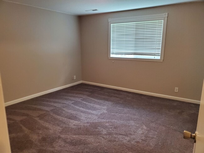 Building Photo - CUTE House with fenced yard & AIR-CONDITIONING in Lynnwood/N Bothell area