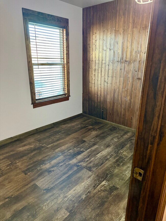 Building Photo - 3251 N Osage Ave