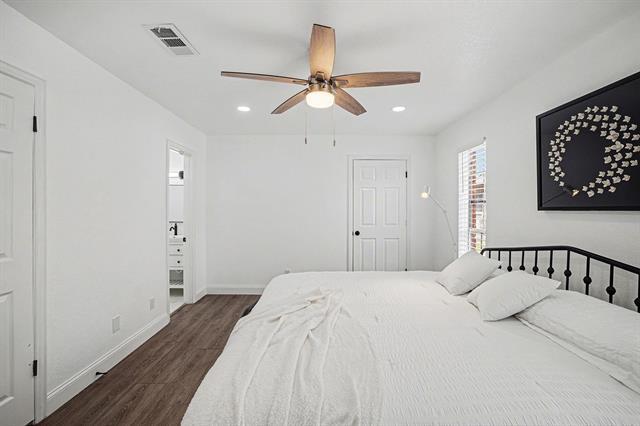 Building Photo - 718 E Pecan St