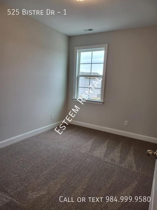 Building Photo - 525 Bistre Dr
