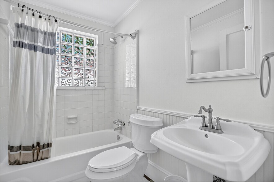 Building Photo - 1448 N Highland Ave NE