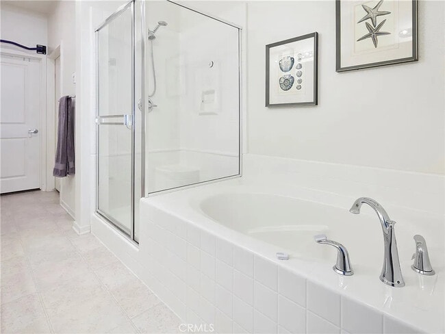 Building Photo - Spacious 1-Bedroom with 2 Baths + Balcony, In-Unit Laundry, Pool & Parking in Hawthorne