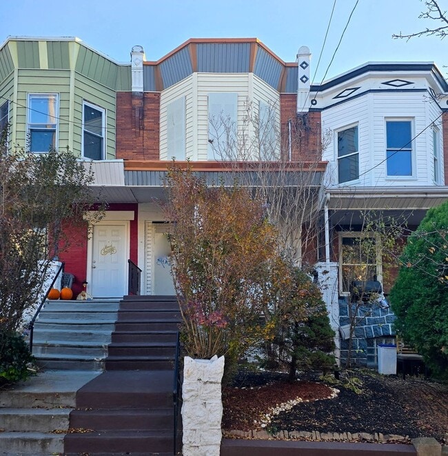 Building Photo - PHA Welcomed! Spacious Home with Private Backyard