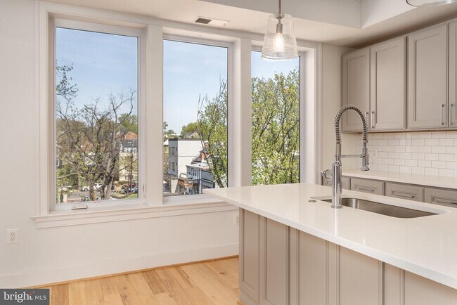 Building Photo - 811 Upshur St NW