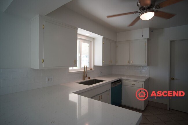 Building Photo - 3 Bed / 2 Bath Home on 2 Acres of Cattle L...