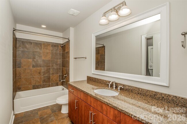 Building Photo - 701 Royal Ct