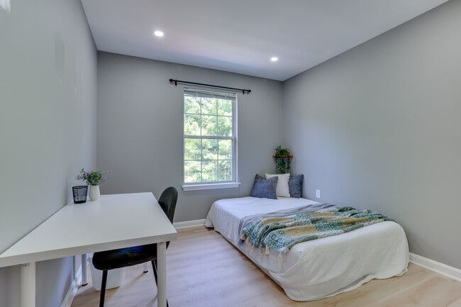 Upper Level Room 2 - 13032 Limestone Ct