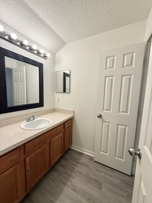 Building Photo - Nice 4/2 Two-Story Home in Seminole County...