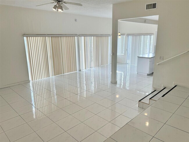 Building Photo - 4850 SW 63rd Terrace