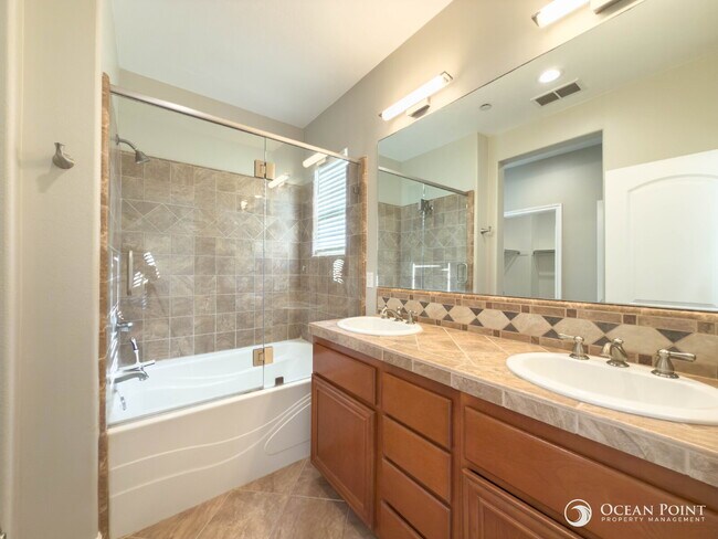 Building Photo - 3 Bedroom Condo for Rent in Ventura!