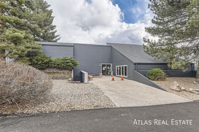 Building Photo - 3141 S Tamarac Dr