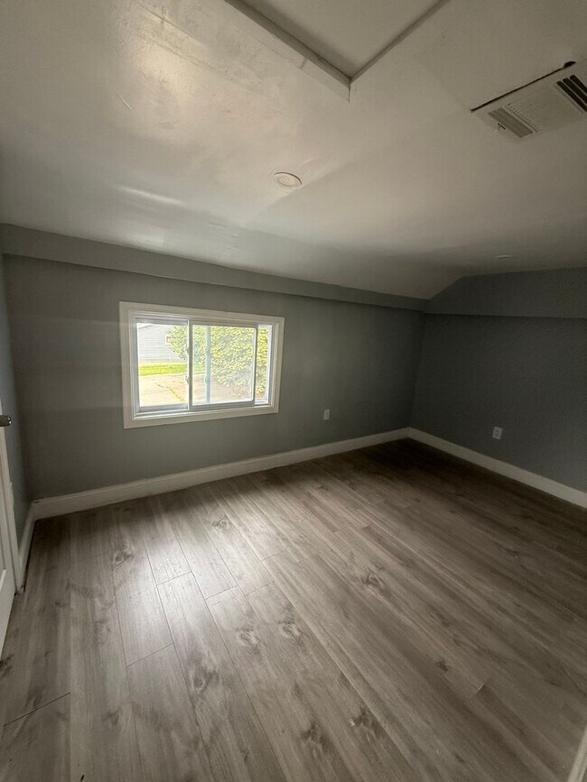 Building Photo - 171-173  Dundaff Street