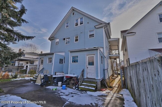 Building Photo - 2211 Brown Ave