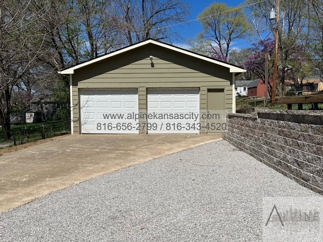 Building Photo - Northland Home, Amazing Detached Garage/Shop!