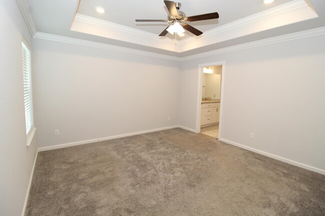 Building Photo - 96 N Hinsdale Ave