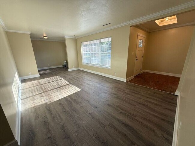 Building Photo - Gulf Breeze Proper - Casablanca - 2 bed, 1 bath