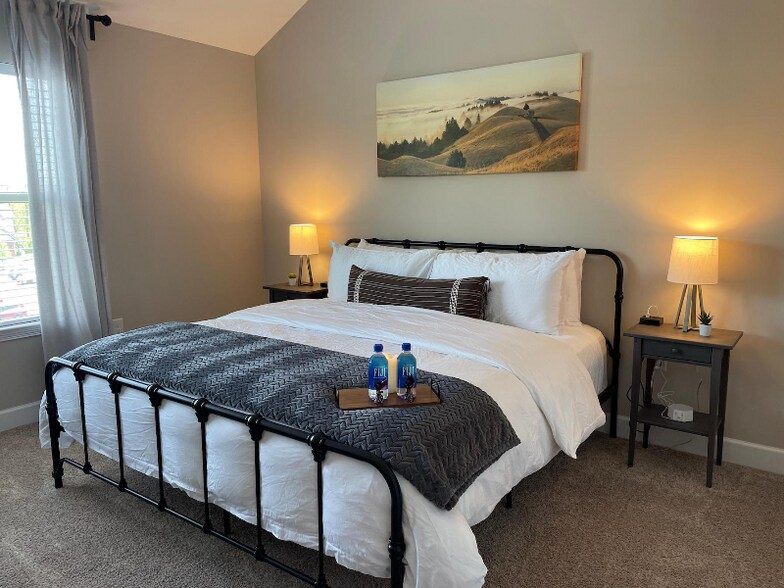 Building Photo - 700 Zumstein Ln