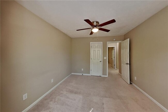 Building Photo - 5855 Shadewater Dr