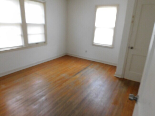 Building Photo - 324 N 8th St