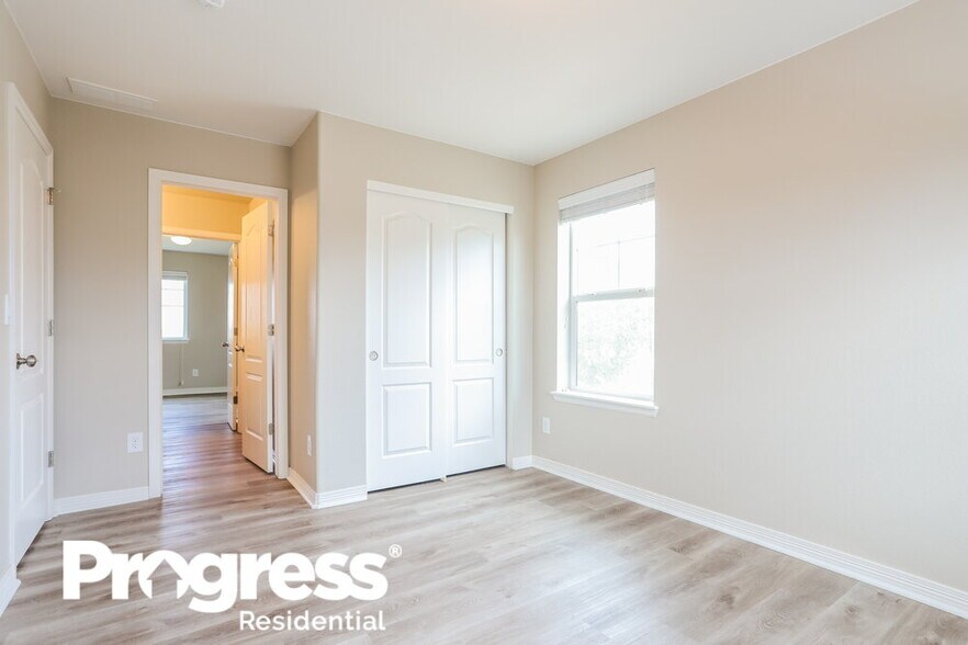 Building Photo - 15489 Coopers Hawk Way