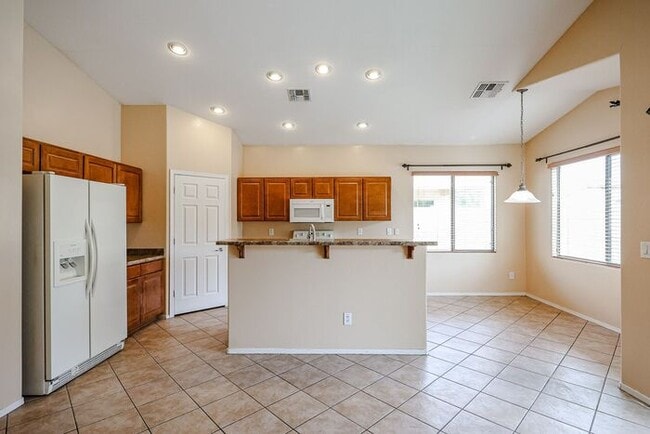 Building Photo - BEAUTIFUL 4 BEDROOM, 2.5 BATH WITH A POOL IN THE HEART OF GILBERT