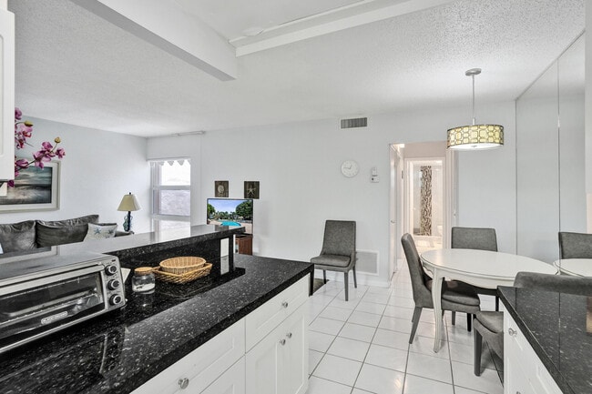 Building Photo - 1481 S Ocean Blvd