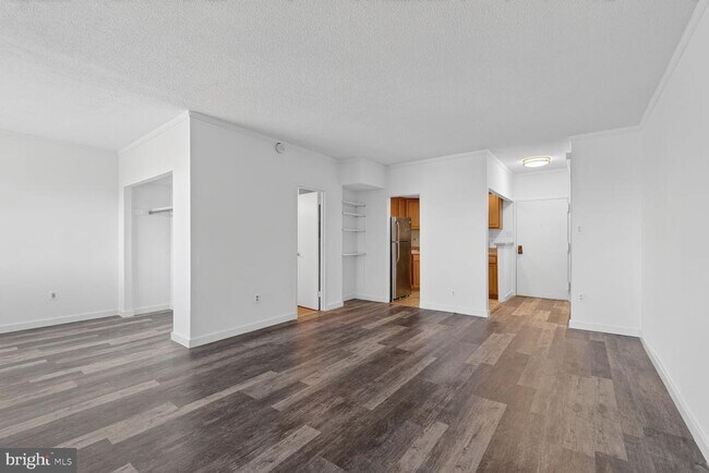 Building Photo - 2059 Huntington Ave