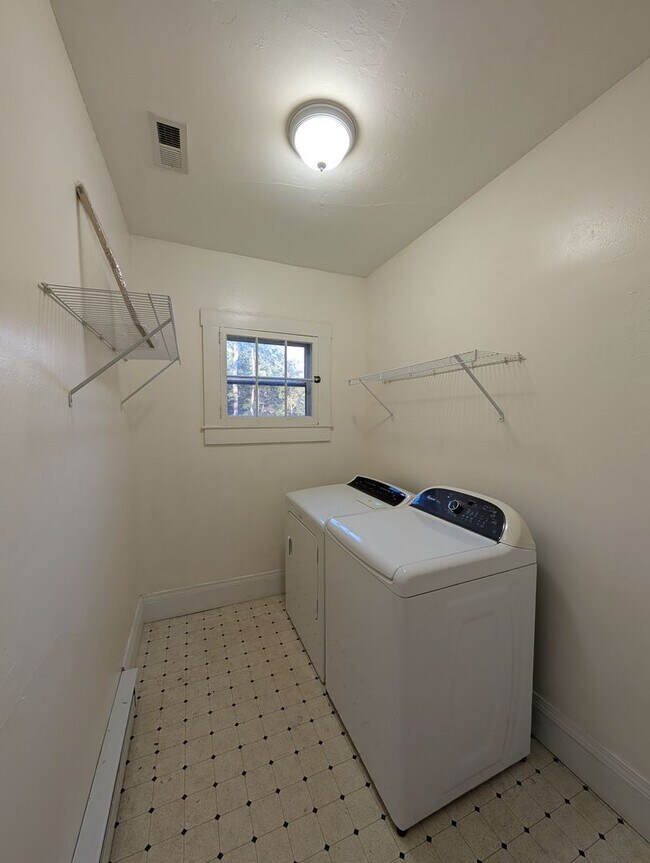 Building Photo - Chester Hill Cottage