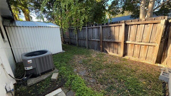 Building Photo - 6625 SW 49th St