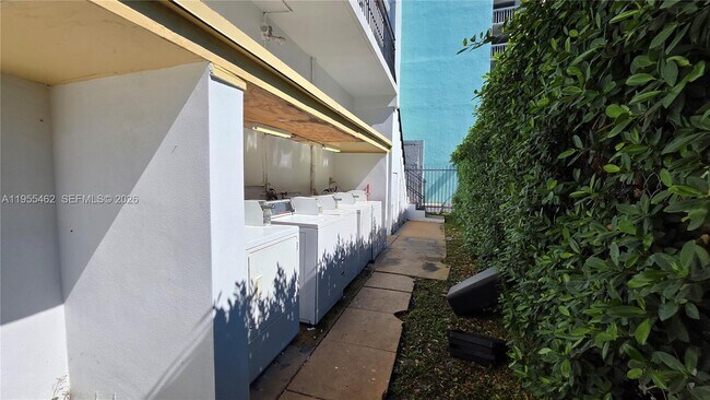 Building Photo - 7629 Dickens Ave