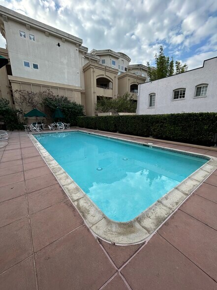 Building Photo - 1301 Cabrillo Ave