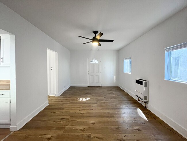 Interior Photo - 3956 W 27th St